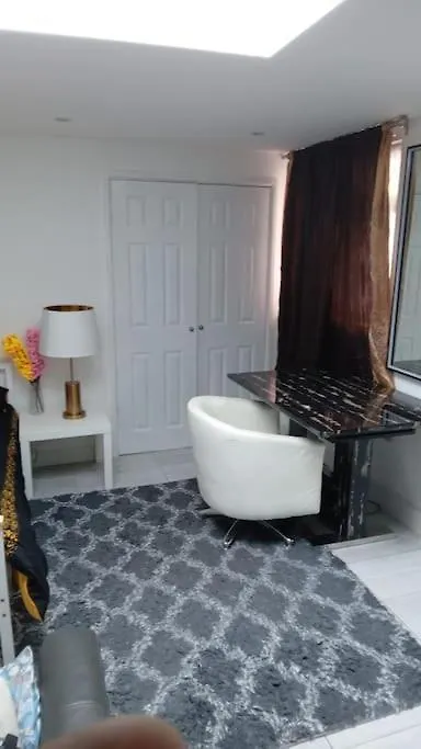 Luxurious & Stylish Flat, Access To Public Transport & Shops Apartment Thamesmead
